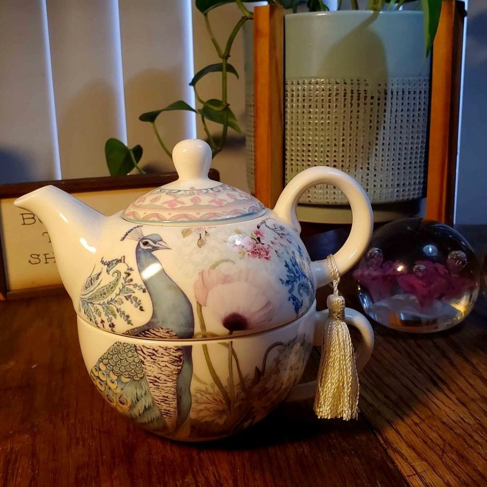 SUMMER RIVER Tea for One TEAPOT W/ TASSEL CUP LID Peacock Floral Porcelain 6 in